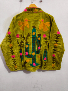 Chaqueta corta informal de terciopelo bordado Suzani para mujer, transpirable, artesanal, de algodón, con un diseño elegante. - Product Image 4