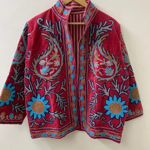Veste courte Suzani en velours fait main | Cadeau pour elle | Manteau floral brodé | Vêtements d'extérieur de style ouzbek - Product Image 1