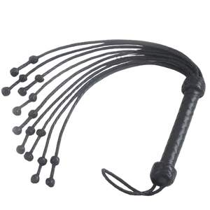 Flogger en cuir souple avec extrémités arrondies pour un jeu BDSM adapté aux débutants - Product Image 6