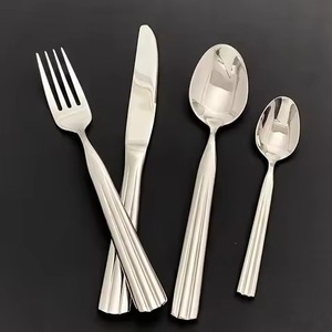 Ensemble de couverts élégants en acier inoxydable pour restaurant professionnel - Product Image 2