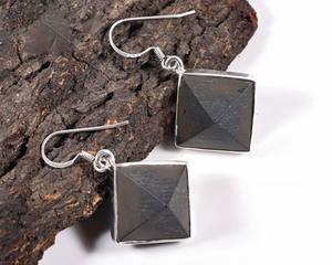 Pendientes de Espinela Negra Natural con Plata de Ley 925 |   Pendientes de Piedras Preciosas Tipo Stud/Drop |   Proveedor de Joyería de Plata al por Mayor - Product Image 3