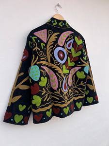 Chaqueta Bomber de Terciopelo Bordada con Diseño Suzani |   Diseño Floral Bohemio |   Acolchado ecológico a prueba de viento |   Lino/Nylon de Otoño |   Regalale | - Product Image 4