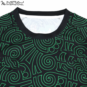 Camiseta Deportiva Sublimada Premium Verde y Negra con Patrón Geométrico Espiral Abstracto, Tejido de Alto Rendimiento que Absorbe la Humedad, Jersey de Rugby - Product Image 4
