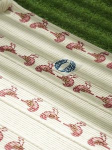 Tapis de yoga ONE UNIVERSE MANTRA The Garden Trail en coton teint aux herbes, non toxique - Product Image 2