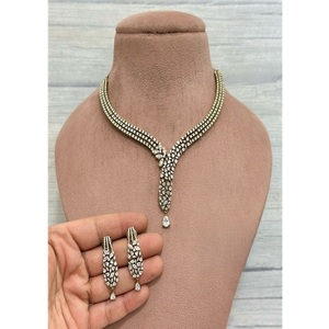 Elegante Juego de Collar y Pendientes de Latón Chapado en Mehandi con Moissanita de Primera Calidad para Mujer, Tradicional y Moderno para Bodas y Aniversarios - Product Image 2