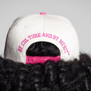 Gorra Snapback de Sarga Merit con Forro de Satén y Visera Rosa, Ajustable, Estilo Béisbol, Moda Urbana Premium Personalizada - Product Image 5
