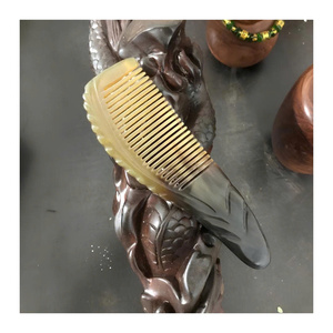Peigne en corne artisanal, corne de buffle naturelle, peigne à cheveux du Vietnam, dents lisses, durable, léger, 99 GD - Product Image 3