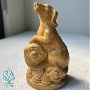 Venta al por mayor: Estatua del Zodíaco Asiático, empaquetada individualmente, estatua de Perro, decoración de mesa, escultura de madera de Agar, arte para sala de estar - Product Image 1