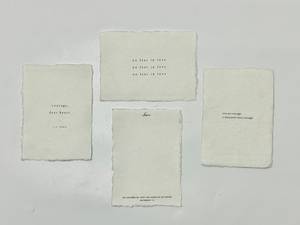 Papier deckle imprimé fait main avec des motifs artistiques, idéal pour la papeterie, les travaux manuels, les invitations, les emballages, les étiquettes et les projets créatifs. - Product Image 2