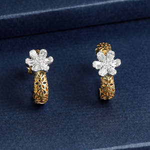 Pendientes de aro de oro macizo de 18 quilates de lujo con flor de diamantes para mujer, joyería de boda - Product Image 3