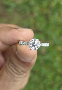 Bague en or 14 carats avec diamant naturel de clarté SI, 1 carat, solitaire central avec diamants latéraux de 0,40 carat, cadeau pour elle - Product Image 4