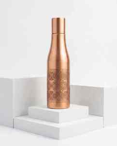 Botella de agua de cobre martillada a mano, diseño tradicional, portátil, para viaje, botella de cobre única con trabajo martillado. - Product Image 1