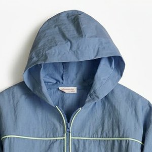 Conjunto de Chaqueta Cortavientos de Nailon para Hombre con Logotipo Personalizado, Estilo Urbano, Corte Holgado, Sudadera con Capucha y Pantalones Cortos, Ropa de Moda para Verano - Product Image 6