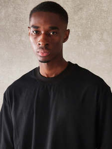 T-shirt en coton noir oversize pour homme, coupe décontractée, style streetwear, épaules tombantes, tee-shirt uni, mode estivale, hauts pour hommes - Product Image 4