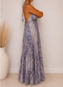 Vestido maxi bohemio halter azul claro con estampado paisley, de gasa tejida, corte acampanado, ajuste regular, sin mangas, largo hasta el suelo, cintura imperio, para verano. - Product Image 4