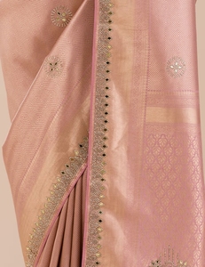 Sari en soie dorée traditionnel KV pour femme, orné de pierres, idéal pour les occasions festives d'automne - Product Image 5