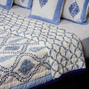 Couette double en coton avec motifs traditionnels, durable, lavable, réutilisable et idéale pour une vie éco-responsable. - Product Image 1