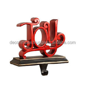 Porte bas de Noël NOEL en laiton vintage avec long crochet qui se termine en tourbillon avec étiquettes de magasin originales New Old Stock - Product Image 6