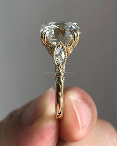 แหวนมอสซาไนต์ทรงเอเมอรัลด์ ชุบทอง 14K เงินแท้ 925 สไตล์มินิมอล สำหรับงานหมั้น งานแต่งงาน หรือวันครบรอบ ประดับเพชรแบบหนามเตย สำหรับผู้หญิง - Product Image 6