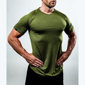 T-shirt de sport pour homme conçu pour les entraînements, la course à pied et les sports, avec tissu à séchage rapide et confort tout au long de la journée. - Product Image 5