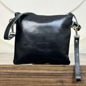 กระเป๋าสะพายข้างหนังวัวแท้ลายดอกไม้สไตล์วินเทจแบบขายส่งล่าสุด ดีไซน์สไตล์ตะวันตก พร้อมสายคล้องไหล่และสายคล้องข้อมือ - Product Image 5