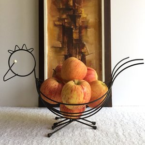 Panier de rangement en fer noir filaire moderne et écologique avec design multifonctionnel pour le stockage alimentaire et les cadeaux lors des célébrations - Product Image 1