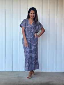 Vestido Kaftán Tie Dye Lavanda Oscuro con Cuello en V y Bolsillos - Product Image 5