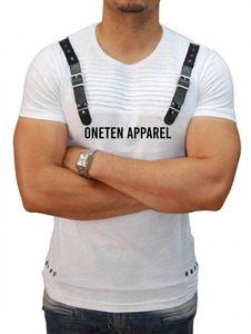 T-shirt blanc slim fit à col rond pour homme Oneten avec bretelles en cuir noir et imprimé lettres - Product Image 1