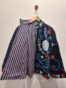 เสื้อแจ็คเก็ตสั้นปักลายซูซานีกำมะหยี่สุดฮิต ลายดอกไม้สไตล์โบโฮ พร้อมกระดุมทำมือ เสื้อแจ็คเก็ตสั้นปักลายกำมะหยี่ - Product Image 4