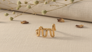 Anillo Ondulado de Oro de 10k, Diseño Personalizado Hecho a Mano, Fabricante de Joyería de Moda Minimalista, Abstracta, en Zigzag, Apilable, para Mujer - Product Image 6
