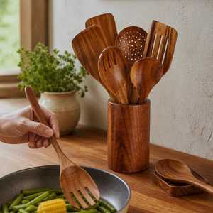 Ensemble d'ustensiles de cuisine professionnels modernes en bois naturel, plaqués or rose, avec manches longs, spatules, cuillères, louches et outils durables - Product Image 5