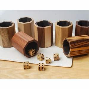 Juego de 4 Vasos para Dados de Cuero PU de Lujo Clásico Moldeado a Mano, Vasos Resistentes para Juegos de Mesa con Forro de Fieltro Azul para Juegos de Mesa - Product Image 3