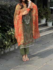 Conjunto de Salwar Kameez de Lujo en Georgette para Vino, con Bordado Pesado de Imitación de Espejo, Kurta Recta y Pantalón, para Fiestas Indias y Pakistaníes - Product Image 1