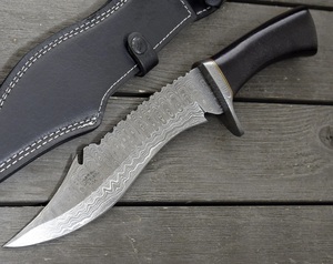 Couteau de chasse artisanal en acier Damas de qualité industrielle avec manche en bois et étui en cuir pour le camping en plein air - Product Image 2