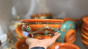 Bol artisanal de l'Himalaya LumiVanta, bol à salade en résine époxy fait main de qualité supérieure avec un design traditionnel d'inspiration bouddhiste pour le luxe - Product Image 2