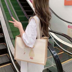 Sac cadeau en jute réutilisable multi-usages pour les courses et les cadeaux d'événements - Product Image 2