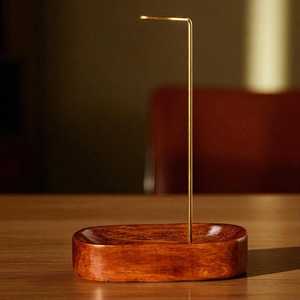 Quemador de incienso hecho a mano de madera de acacia con soporte dorado para uso aromático durante todo el año. - Product Image 1