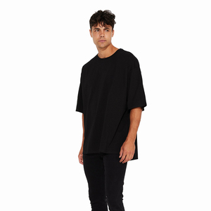 เสื้อยืดคอกลมโอเวอร์ไซส์ผู้ชาย สีพื้น ผ้าฝ้ายเจอร์ซีย์ 100% สวมใส่สบาย ดีไซน์เรียบง่าย แขนสั้น สีดำ ทรงปกติ - Product Image 4