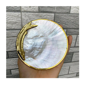 Assiette en nacre naturelle de couleur jaune du Vietnam, avec détails argentés et dorés, vaisselle décorative de luxe faite à la main - Product Image 4