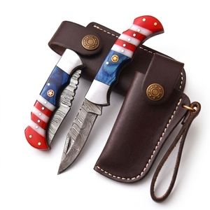 Cuchillo Plegable de Acero de Damasco Hecho a Mano al por Mayor con Mango de Resina y Madera con Bandera Americana, Cuchillo de Bolsillo EDC con Funda de Cuero - Fabricante - Product Image 1