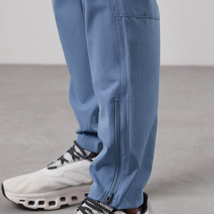 กางเกงจ็อกเกอร์ผู้ชายสีน้ำเงินเข้ม ผ้าสเตรชคุณภาพสูง แห้งเร็ว พร้อมขอบเอวยางยืดและกระเป๋าซิปสองช่อง - Product Image 5