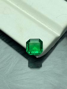 Pierre précieuse naturelle de qualité supérieure AAA+ Émeraude taille coussin 2,6 carats Couleur vert profond 8,8x8,6x4,7mm pour la fabrication de colliers GEMS - Product Image 1