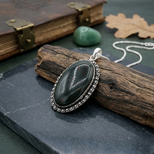 Colgante de latón con cabujón ovalado de piedra de sangre natural al por mayor |   Colgante artesanal de piedras preciosas |   Abalorio de Joyería con Borde de Cuentas - Product Image 3