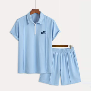 Ensemble short deux pièces pour homme, conçu pour la flexibilité, le confort et la respirabilité lors de la course à pied, de la gym ou pour l'été. - Product Image 1