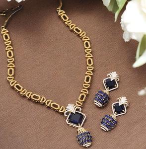 Elegante Juego de Collar y Aretes de Moissanita Chapados en Oro de Latón de Alta Calidad para Mujer - Regalo para Bodas y Fiestas - Product Image 3