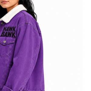 Veste en jean boutonnée pour femme, vêtement en denim moderne pour un style urbain décontracté, pour un look quotidien contemporain, veste urbaine - Product Image 6
