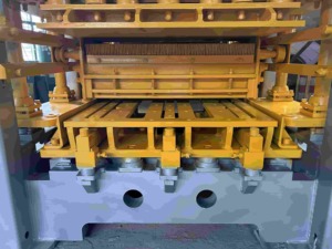High Quality Concrete Block Making Machine Hollow Block Machine, <b>Paving</b> <b>Stone</b> Machine Size Options Available Belgium - Product Image 4