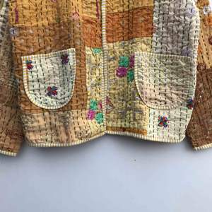 เสื้อแจ็คเก็ตผ้าควิลท์ปักลายคันธาสไตล์โบโฮแบบอินเดียดั้งเดิมหลากสีสันสำหรับผู้หญิง ขายส่ง - Product Image 4