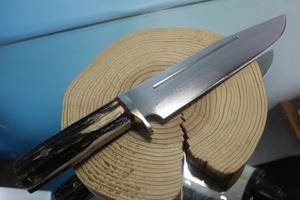 Couteau Bowie artisanal de qualité industrielle à lame droite en acier inoxydable avec manche en corne et étui en cuir antidérapant ODM OEM - Product Image 3