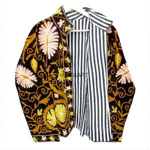 Elegante Chaqueta Acolchada Negra con Bordado Floral a Mano para Mujer, Cuello Mandarín, Manga Larga, Botones Cubiertos, Algodón No Tejido, Otoño - Product Image 3